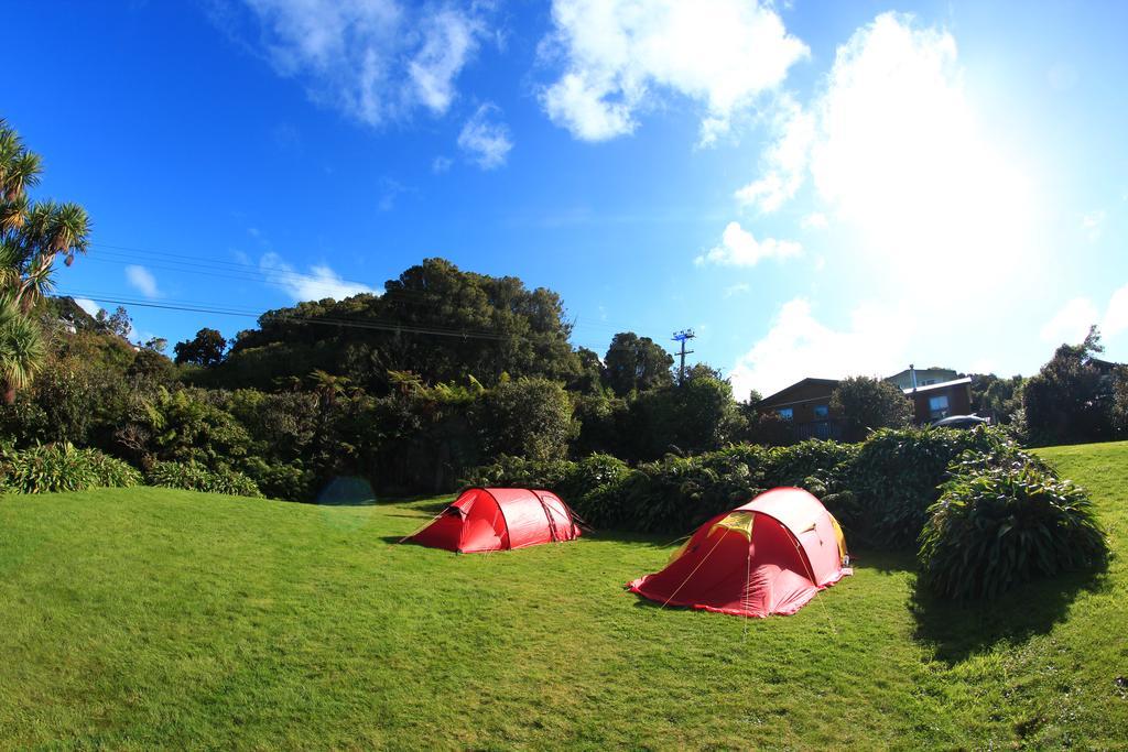 Stewart Island Backpackers Vandrehjem Half-moon Bay Eksteriør billede